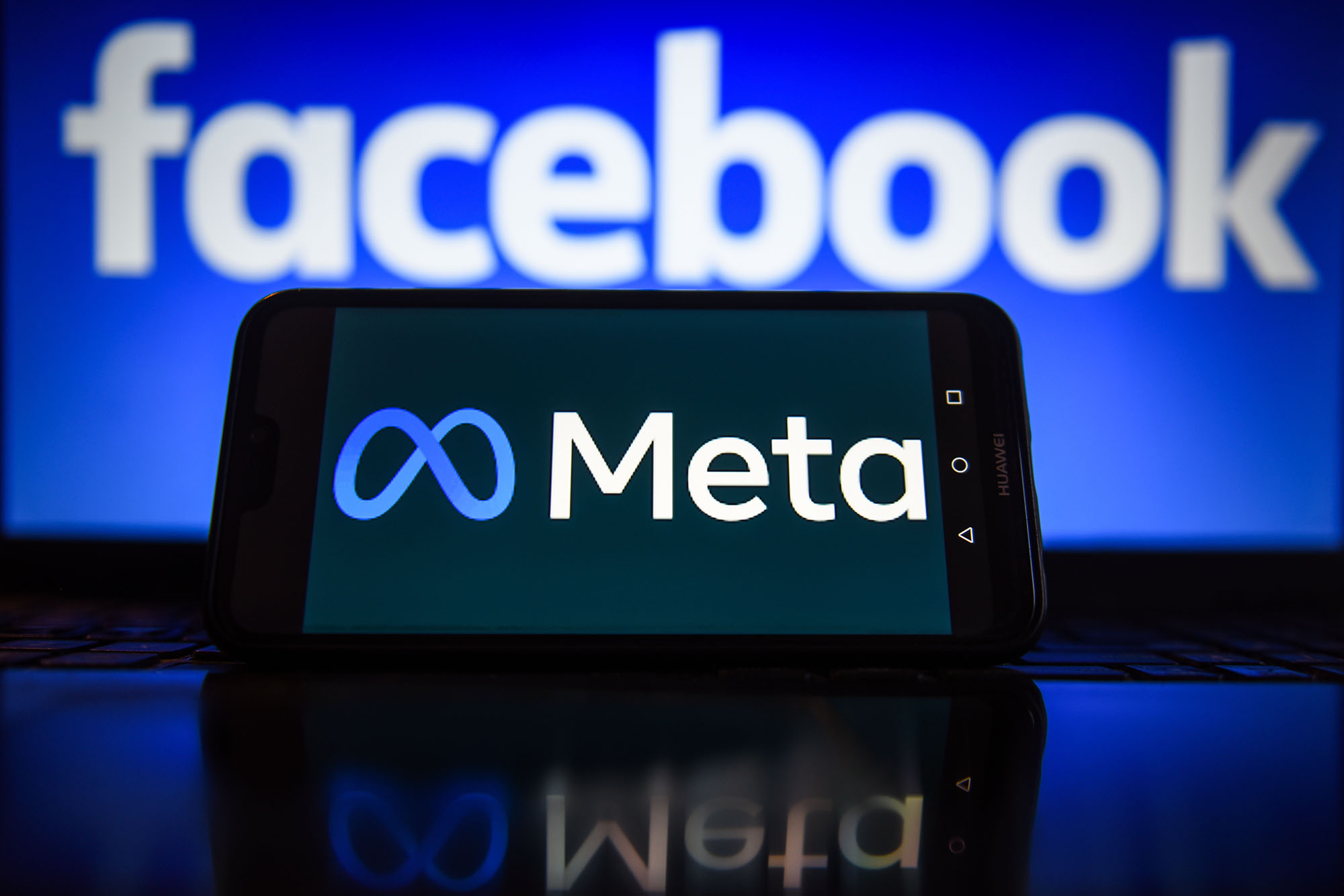 Meta îți poate accesa toate pozele din telefon: Cum își antrenează Zuckerberg A.I-ul
