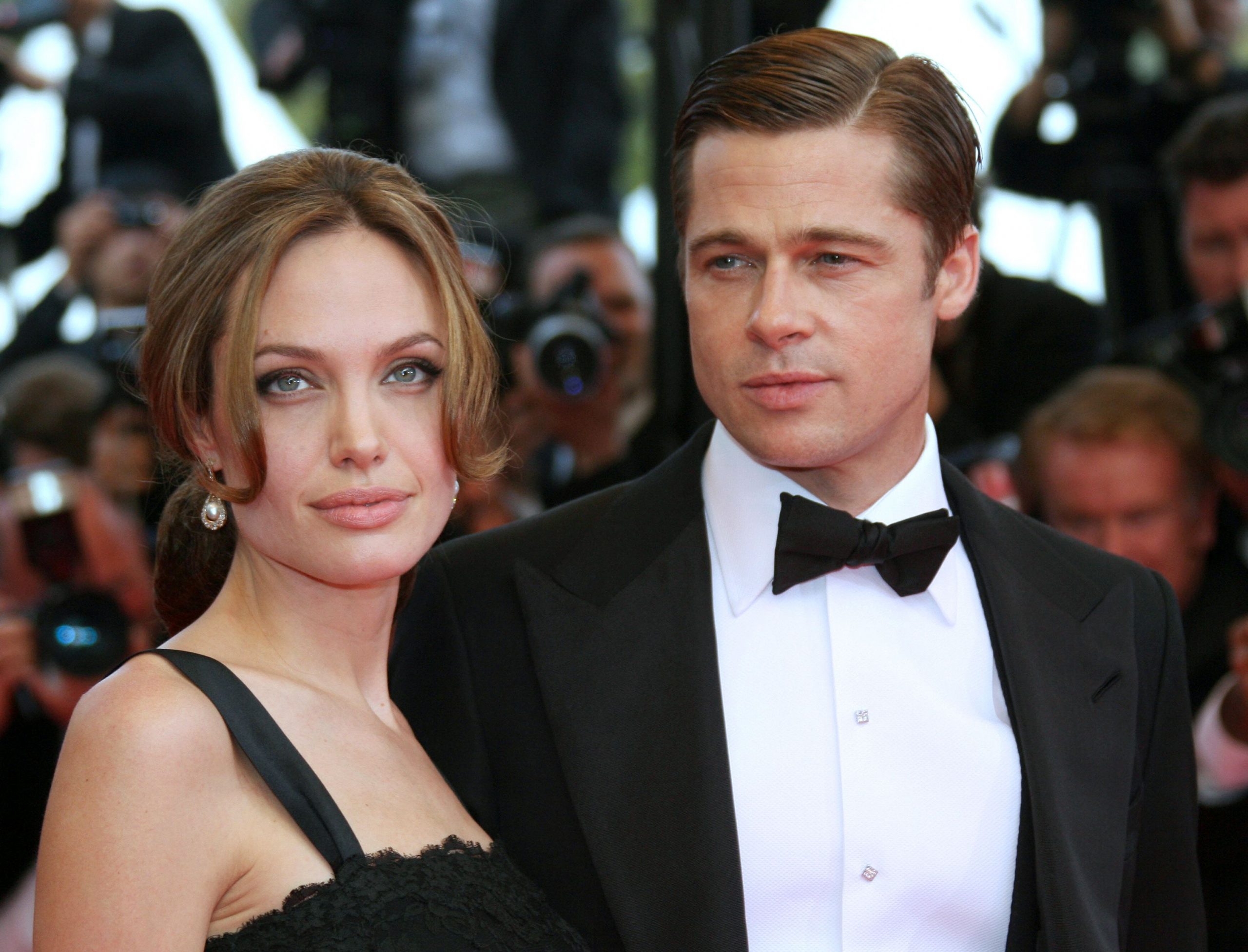 Brad Pitt cere acces la mesajele private ale Angelinei Jolie în procesul privind vinăria Miraval