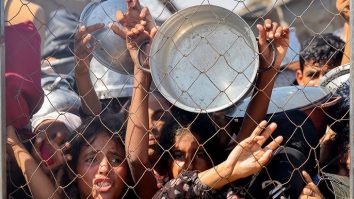 Trump spune că Gaza se confruntă cu o „foamete reală” și promite centre alimentare: „Vreau să mă asigur că primesc alimente”