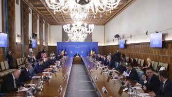 Guvernul Bolojan e pus pe „reforme” pentru reducerea deficitului bugetar. Cât de eficiente sunt noile măsuri anunțate? Primarii au ieșit în stradă