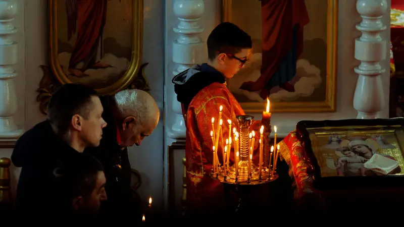 85% dintre români se consideră religioși. Bucureștenii și locuitorii din orașe mari au o religiozitate mai scăzută