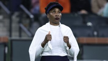Venus Williams revine pe terenul de tenis cu o victorie la dublu după 16 luni: „Iubesc acest joc şi încă mai lovesc bine”