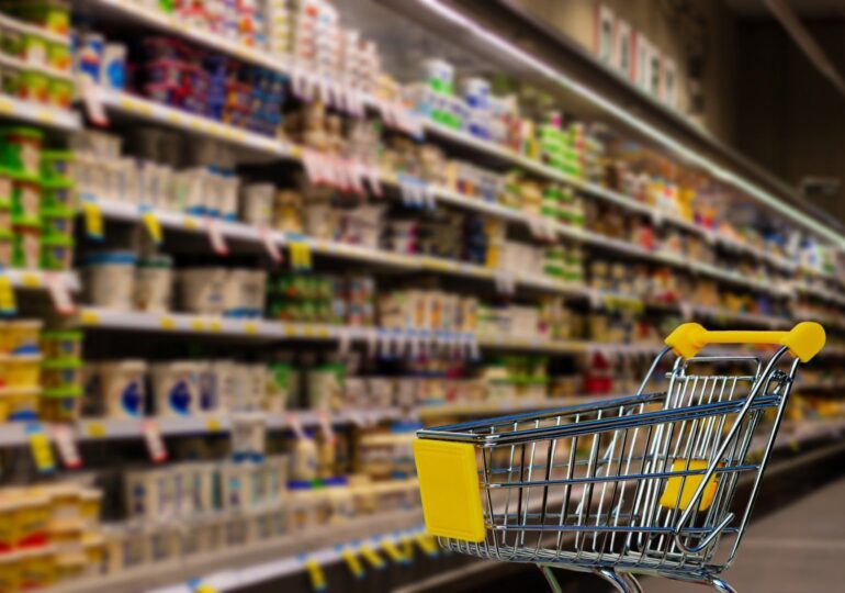 De la 1 august, românii vor plăti mai mult pe bunurile cumpărate. Răzvan Botea: „Așteptăm ca prețurile să crească direct proporțional cu taxa”