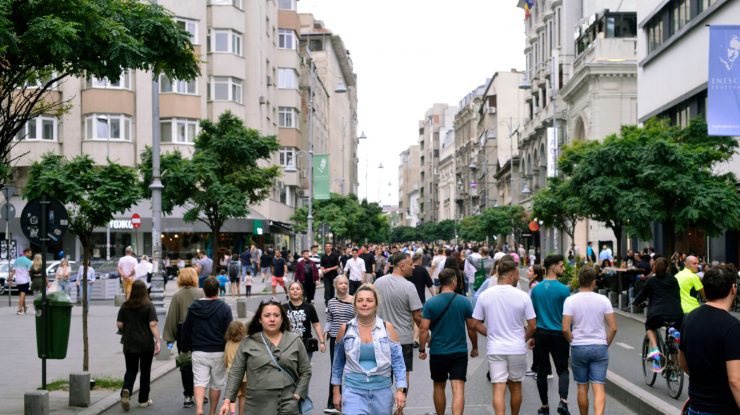 Calea Victoriei prinde viață în acest weekend. La Străzi Deschise te poți bucura de expoziții culturale, demonstrații de pictură și spectacole