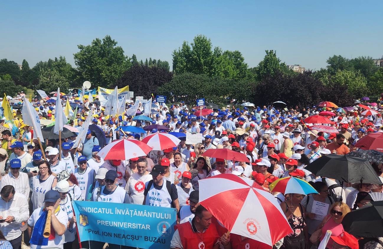 Pe 8 septembrie, peste 30.000 de profesori au anunțat că vor ieși în stradă să manifesteze față de măsurile din Legea Bolojan