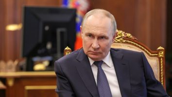 Putin va continua războiul din Ucraina până când Occidentul va negocia pacea în termenii săi, spun surse apropiate de Kremlin. Președintele rus nu se teme de sancțiunile lui Trump