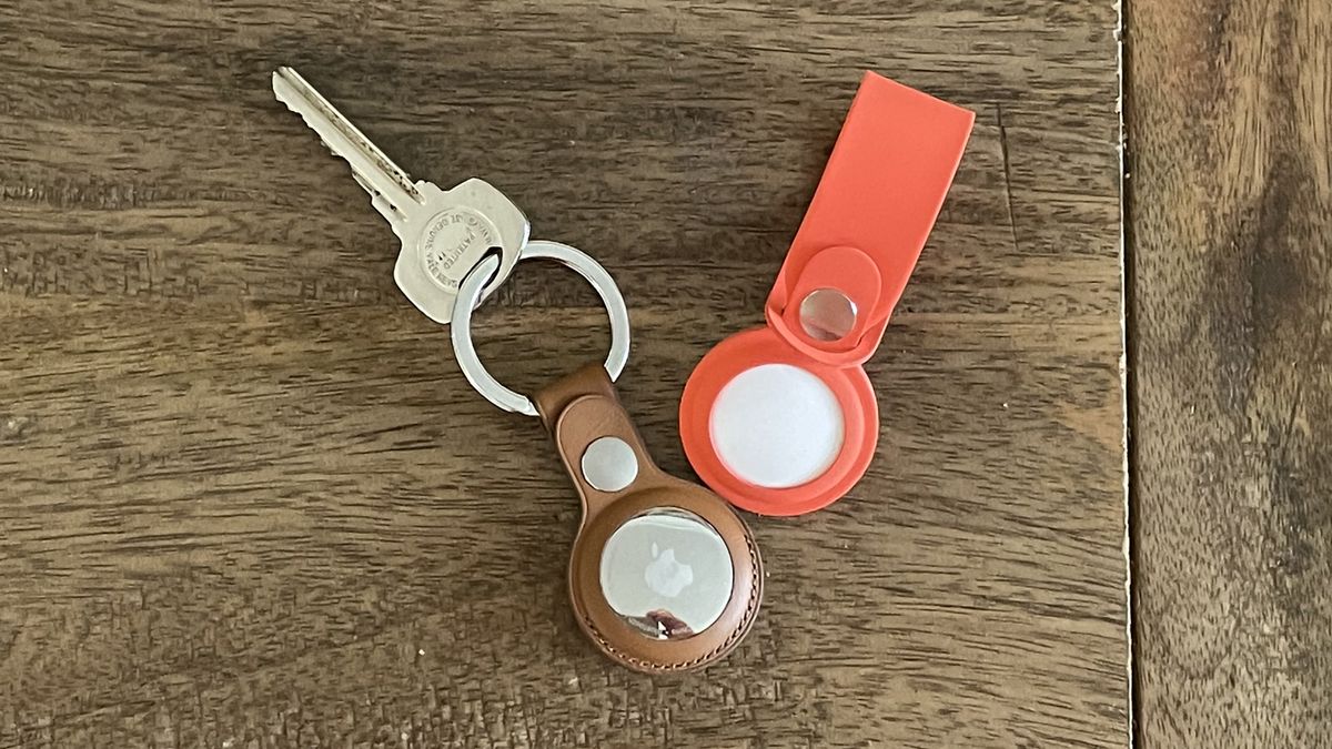 Adolescenții nu scapă de AirTag nici când pleacă de acasă. Experții în parenting spun că urmărirea face mai mult rău decât bine