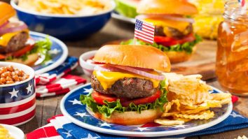 Ce mănânci de Ziua Americii? Meniul tradițional de 4 iulie include BBQ, cheeseburger și plăcintă cu mere