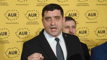 George Simion critică Guvernul Bolojan la dezbaterea moţiunii de cenzură din Parlament: „Faceţi apel la austeritate și cereți sacrificii de la români, când luaţi de la mame, când aveţi cinci vicepremieri”