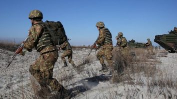 România are nevoie de mai mulți militari pentru a descuraja un atac din partea Rusiei. Care sunt lecțiile învățate din războiul din Ucraina