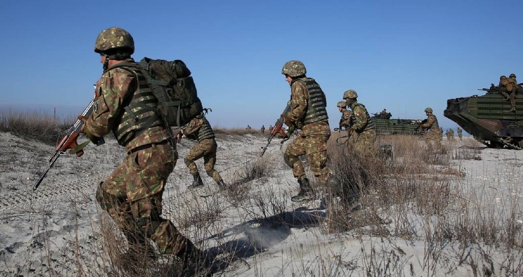 România are nevoie de mai mulți militari pentru a descuraja un atac din partea Rusiei. Care sunt lecțiile învățate din războiul din Ucraina