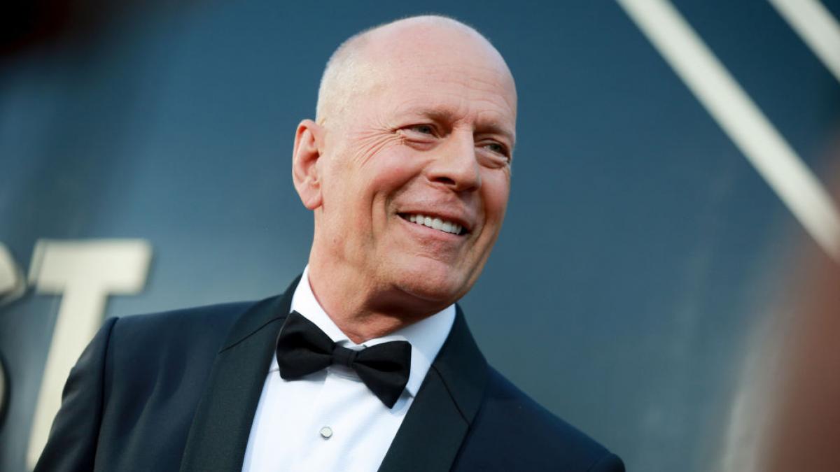 Bruce Willis, diagnosticat cu demență frontotemporală din 2023, a devenit mut, nu mai poate citi și are dificultăți de deplasare