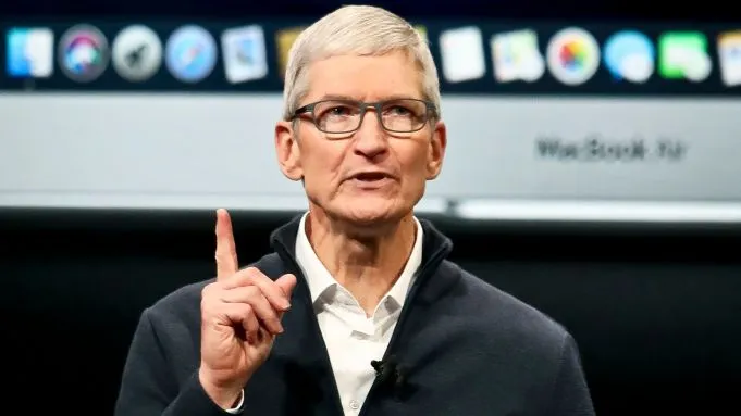 Tim Cook preia controlul diviziei de design Apple. Compania se pregăteşte pentru noul design Liquid Glass