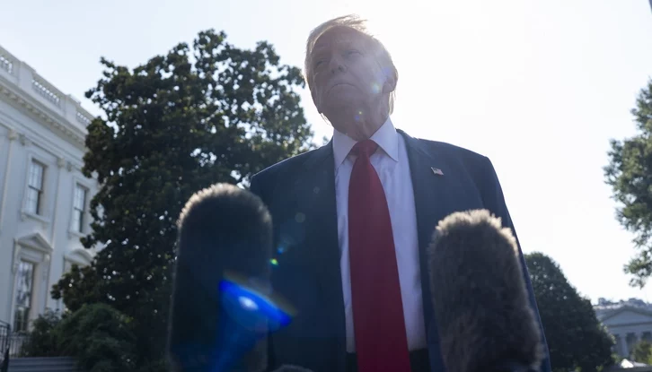 Trump declară că sunt 50% șanse de a ajunge la un acord comercial SUA-UE înainte de termenul limită de 1 august. Ursula von der Leyen va călători duminică în Scoția pentru o întâlnire cu Președintele SUA