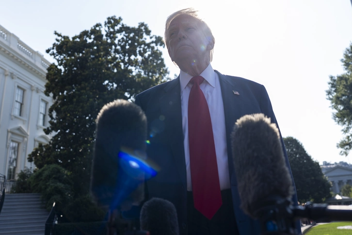 Trump declară că sunt 50% șanse de a ajunge la un acord comercial SUA-UE înainte de termenul limită de 1 august. Ursula von der Leyen va călători duminică în Scoția pentru o întâlnire cu Președintele SUA