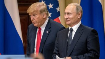 Trump confirmă că va discuta telefonic cu Putin astăzi