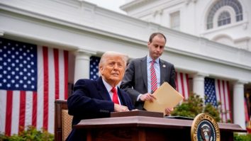 Tensiunile comerciale dintre Trump și Uniunea Europeană se intensifică. Ce se va întâmpla dacă nu se ajunge la un acord până pe 7 august