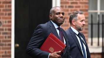 Marea Britanie reia relațiile diplomatice cu Siria după 14 ani