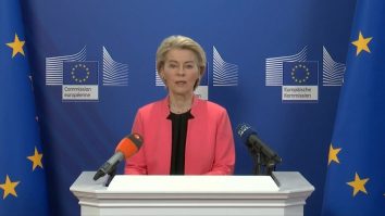 UE prelungeşte până în august suspendarea contramăsurilor tarifare împotriva SUA