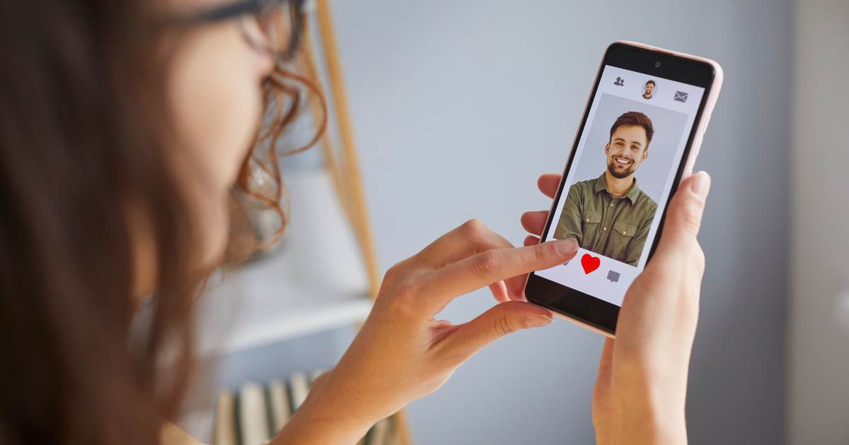 Cum îți faci profilul perfect de dating? Femeile spun că imaginile trebuie să arate că bărbatul este disponibil emoțional