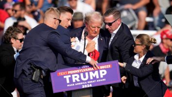 La un an după tentativa de asasinat din Pennsylvania, Donald Trump spune că a fost salvat de „cineva foarte special”