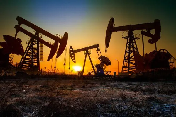 Prețul petrolului se stabilizează după o scădere la începutul tranzacțiilor