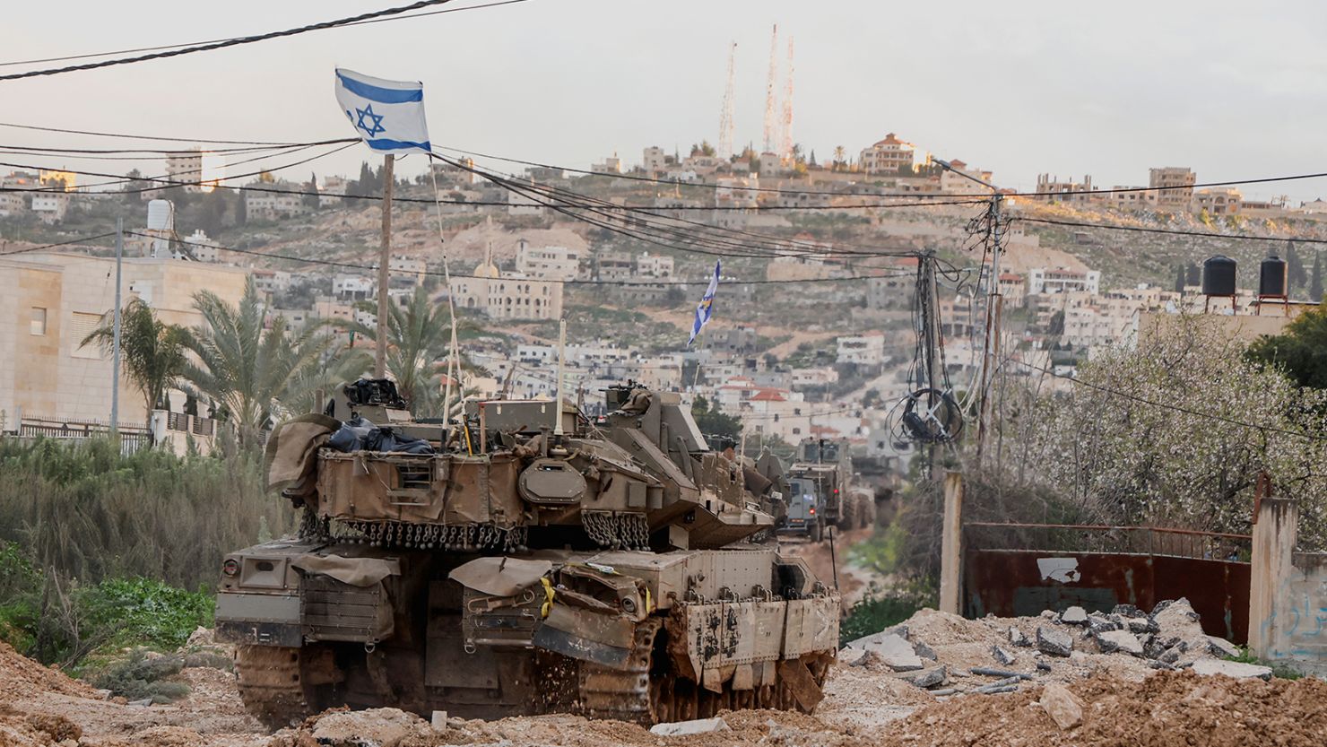 Ministrul israelian al Apărării anunță că trupele israeliene vor rămâne în taberele de refugiaţi din Cisiordania „cel puţin până la sfârşitul anului”