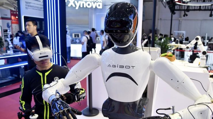 China prezintă la World Robot Conference cei mai avansați roboți umanoizi, care pot cânta la pian