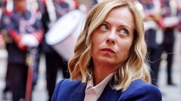 Giorgia Meloni a reacționat cu furie după ce CJUE a ridicat pragul necesar pentru ca statele să poată respinge solicitanții de azil