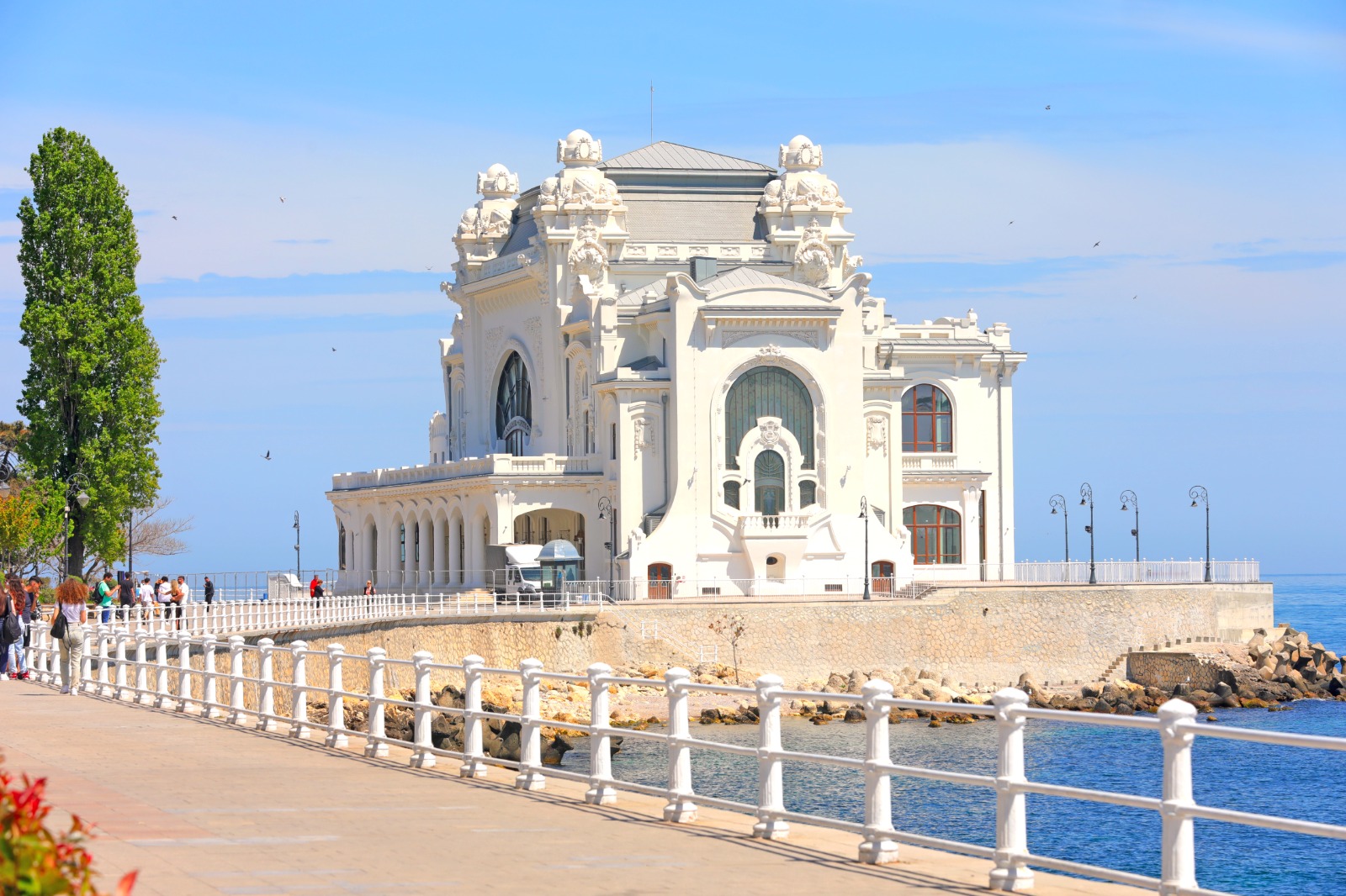 Cazinoul din Constanța a atras peste 95.000 de vizitatori de la redeschiderea din mai. Cazinoul din Constanța sărbătorește 115 ani pe 15 august