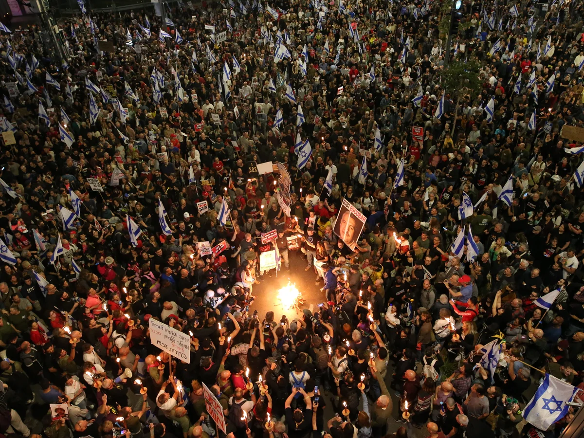 Mii de persoane din Israel protestează față de planul lui Netanyahu de a extinde operațiunea militară în Fâșia Gaza