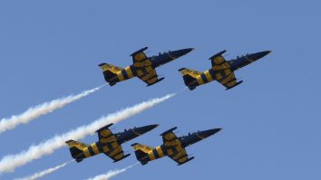A început Bucharest International Air Show 2025. Spectacolul include survoluri cu aeronave ușoare, avioane militare și demonstrații cu planoare