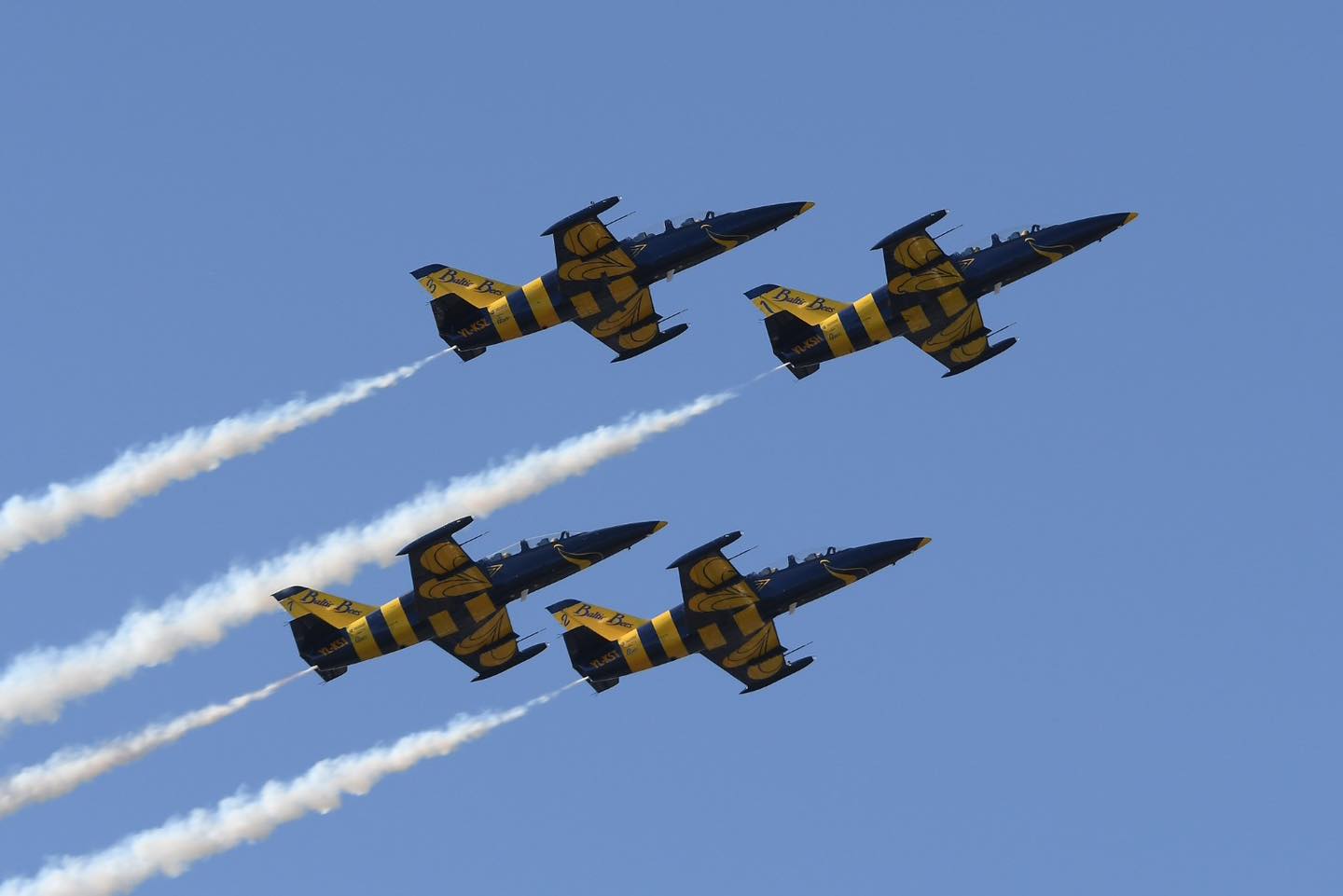 A început Bucharest International Air Show 2025. Spectacolul include survoluri cu aeronave ușoare, avioane militare și demonstrații cu planoare