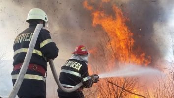 IGSU: Pompierii au avut în ultimele patru zile peste 700 de intervenții pentru stingerea incendiilor de vegetație uscată