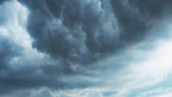 Astăzi scapi de caniculă. Cerul va fi variabil, cu înnorări temporare, averse, descărcări electrice şi grindină