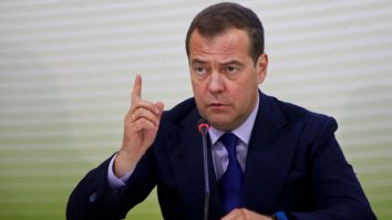 Dmitri Medvedev amenință că Moscova va lua măsuri suplimentare după încetarea moratoriului privind rachetele