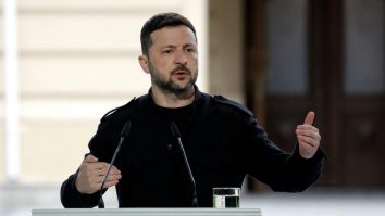 Zelenski și-a reafirmat disponibilitatea de a se întâlni cu Putin: „Moscova încearcă să tragă de timp”