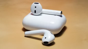 Dacă ai iPhone, iOS26 aduce pe telefonul tău o funcție cu traduceri în timp real pe căștile AirPods