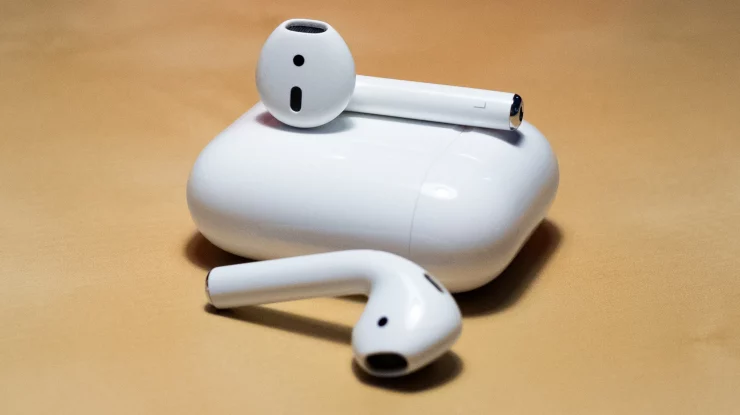 Dacă ai iPhone, iOS26 aduce pe telefonul tău o funcție cu traduceri în timp real pe căștile AirPods