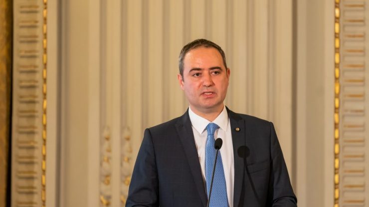 Alexandru Nazare anunță că antreprenorii mici vor putea concura de la egal la egal. De la 1 septembrie, plafonul de scutire de TVA crește