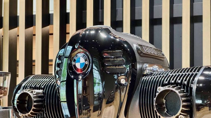 BMW lansează o cafetieră de colecție inspirată de motorul R18, în valoare de 7.900 de euro