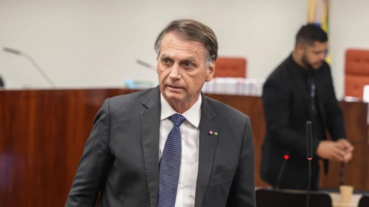 Curtea Supremă din Brazilia îl plasează pe fostul Președinte, Jair Bolsonaro, în arest la domiciliu. Anchetat de 2 ani, e acuzat că a instigat la o lovitură de stat