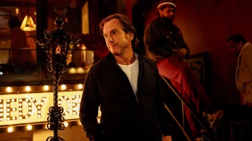 Bradley Cooper revine în regie cu „Is This Thing On?”, o comedie despre criza vârstei de 50 de ani. În rolurile principale joacă Will Arnett și Laura Dern