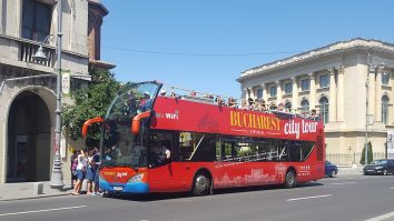 La final de vară, linia turistică „Bucharest City Tour” intră în funcţiune. Cât costă o legitimație de călătorie