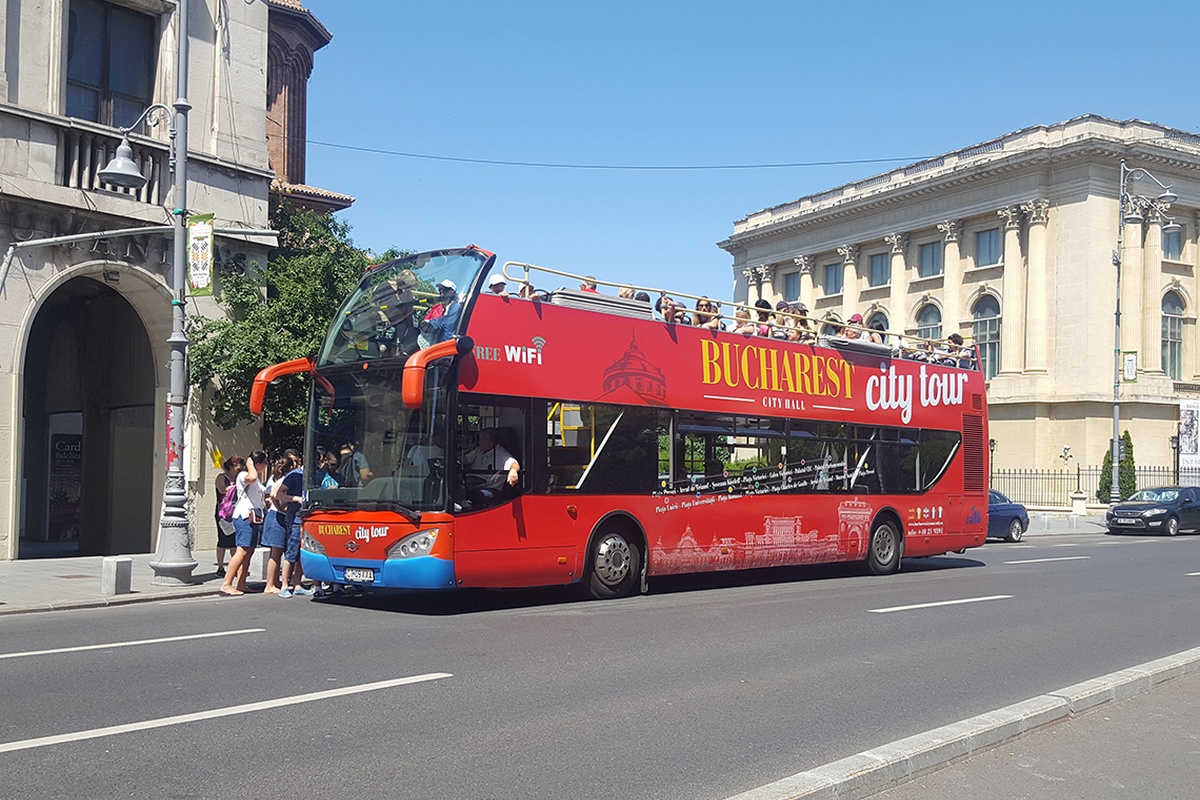 La final de vară, linia turistică „Bucharest City Tour” intră în funcţiune. Cât costă o legitimație de călătorie
