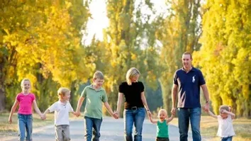 Copiii au devenit noul simbol al luxului în economiile dezvoltate. Brandurile de lux văd acum parentingul ca pe o oportunitate