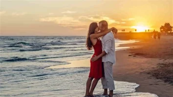 Un cuplu a hotărât că partenera poate să iasă la date-uri cu alte persoane. Femeia iese cu alți bărbați, dar sentimentele pentru el rămân la fel