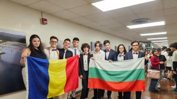 David Băgăcean urcă pe podiumul Campionatului Mondial de Debate din Panama. Elevul a obținut locul al 2-lea în topul vorbitorilor individuali