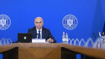 Fitch: Creșterile de taxe afectează economia României