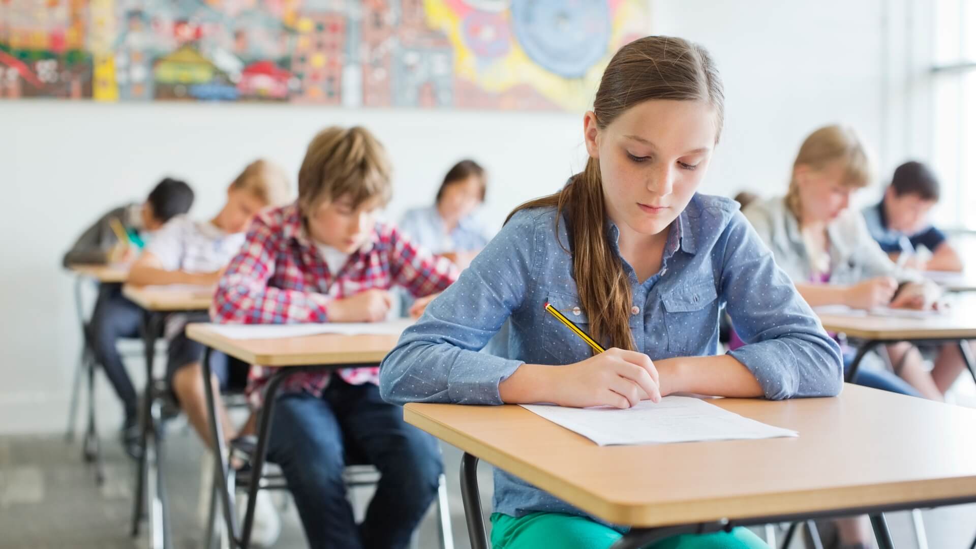 În România, aproximativ 1.500 de tineri studiază Filosofia în facultăți. Sorin Costreie, Conferențiar Universitar: „Studiile umaniste ajută să înțelegem societatea în care trăim”
